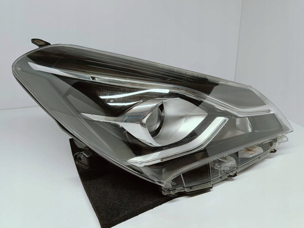 Frontscheinwerfer Toyota Yaris Rechts Scheinwerfer Headlight SCH9927163302om