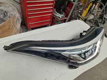Laden Sie das Bild in den Galerie-Viewer, Frontscheinwerfer Toyota Chr 81110-F4280 LED Rechts Scheinwerfer Headlight SCH9459025805gv