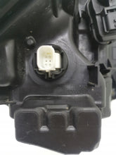 Laden Sie das Bild in den Galerie-Viewer, Frontscheinwerfer Toyota 4 Yaris EUK0-8 Links Scheinwerfer Headlight