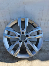 Laden Sie das Bild in den Galerie-Viewer, 1x Alufelge 18 Zoll 7.0&quot; 5x112 46ET A1564010200 Mercedes-Benz Gla Rim Wheel