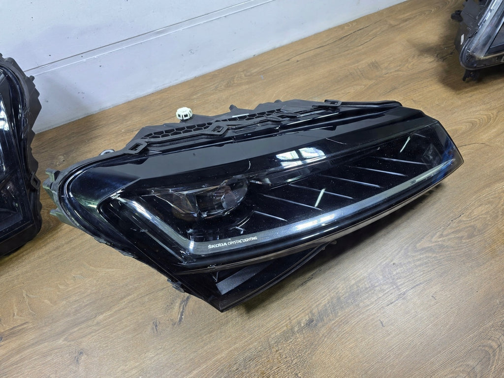 Frontscheinwerfer Skoda Superb III 3V1941016D Rechts Scheinwerfer Headlight