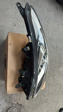 Load image into Gallery viewer, Frontscheinwerfer Hyundai I30 92101-A6080 Links Scheinwerfer Headlight