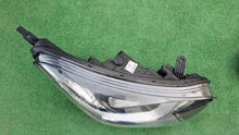 Load image into Gallery viewer, Frontscheinwerfer Hyundai I20 92102-4P800 Rechts Scheinwerfer Headlight
