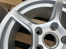 Laden Sie das Bild in den Galerie-Viewer, 1x Alufelge 18 Zoll 8.0" 5x130 Glanz 98136212005 Porsche Boxster 981 Rim Wheel FEL8780700272ix