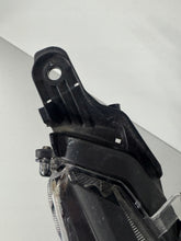 Laden Sie das Bild in den Galerie-Viewer, Frontscheinwerfer Toyota V 2456677 Rechts Scheinwerfer Headlight SCH2571847987os