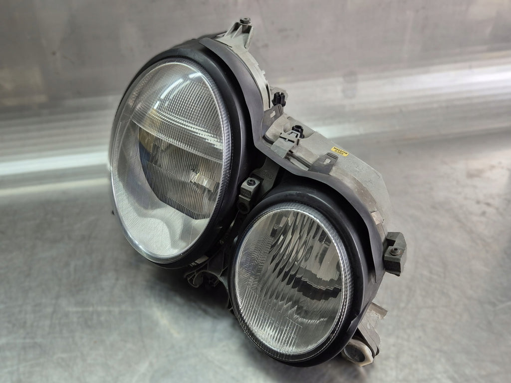 Frontscheinwerfer Mercedes-Benz W210 A2108204061 Xenon Rechts Headlight