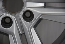 Laden Sie das Bild in den Galerie-Viewer, 1x Alufelge 17 Zoll 7.0" 5x112 45ET Glanz Silber 81A601025AJ Audi Rim Wheel FEL4678111744wl