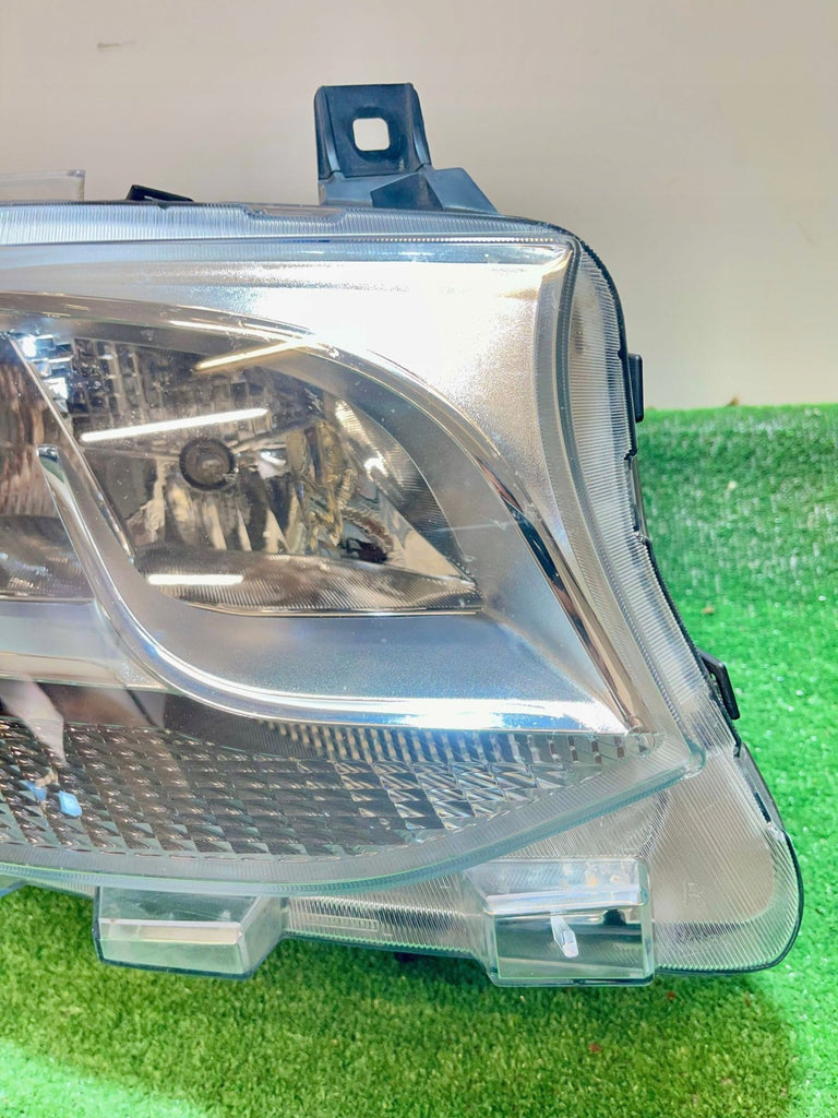 Frontscheinwerfer Mercedes-Benz Sprinter A9109060100 Rechts Headlight SCH1697979797hu