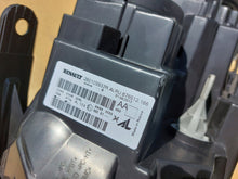 Load image into Gallery viewer, Frontscheinwerfer Dacia Duster 260103537R Rechts Scheinwerfer Headlight