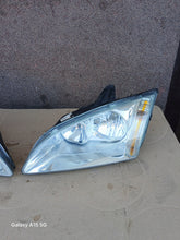 Laden Sie das Bild in den Galerie-Viewer, Frontscheinwerfer Ford Focus I Ein Satz Scheinwerfer Headlight SCH3428619046uv