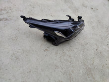 Laden Sie das Bild in den Galerie-Viewer, Frontscheinwerfer Toyota Corolla 81110-02T31-00 Rechts Scheinwerfer Headlight