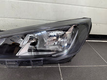 Laden Sie das Bild in den Galerie-Viewer, Frontscheinwerfer Ford Focus JX7B-13W030-CF LED Ein Stück (Rechts oder Links) SCH9511486872vt