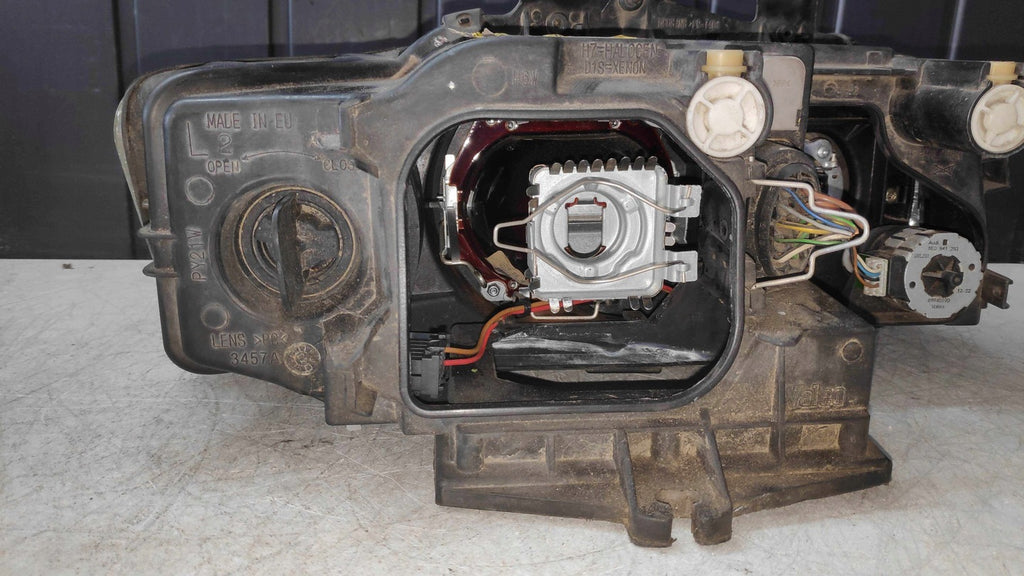 Frontscheinwerfer Audi A4 B6 Xenon Ein Stück (Rechts oder Links) Headlight SCH5841336902ay