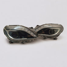 Laden Sie das Bild in den Galerie-Viewer, Frontscheinwerfer Mercedes-Benz A2468207461 A2468207361 Xenon Ein Satz Headlight