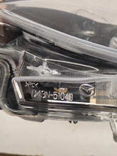 Laden Sie das Bild in den Galerie-Viewer, Frontscheinwerfer Mazda 2 Dj D43N-51040 LED Links Scheinwerfer Headlight