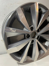 Laden Sie das Bild in den Galerie-Viewer, 1x Alufelge 17 Zoll 7.0" 5x112 45ET Glanz Silber 2GA601025B Mg T-Roc I Rim Wheel FEL1652978875ie