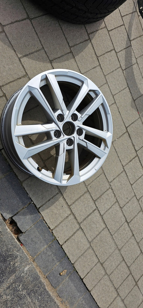 1x Alufelge 17 Zoll 6.5" 5x112 43ET Glanz Silber 8Y0601025L Audi A3 Rim Wheel