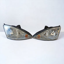 Load image into Gallery viewer, Frontscheinwerfer Ford Focus 2M51-13W030-BF 2M51-13W029-BF Ein Satz Headlight