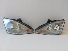 Load image into Gallery viewer, Frontscheinwerfer Ford Focus 2M51-13W030-BF 2M51-13W029-BF Ein Satz Headlight