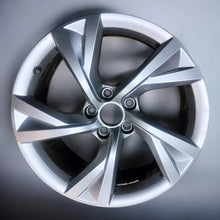 Load image into Gallery viewer, 1x Alufelge 18 Zoll 8.0&quot; 5x112 40ET 8W0601025EJ Audi A4 B9 Rim Wheel