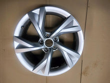 Load image into Gallery viewer, 1x Alufelge 18 Zoll 8.0&quot; 5x112 40ET 8W0601025EJ Audi A4 B9 Rim Wheel