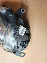 Laden Sie das Bild in den Galerie-Viewer, Frontscheinwerfer Mini R56 Coupe 22032201 1307023270 Links Headlight SCH8821020635qv