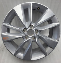 Load image into Gallery viewer, 1x Alufelge 17 Zoll 6.5" 5x112 39ET Glanz Silber 2GM601025D VW T-Cross Rim Wheel FEL4263193565vl