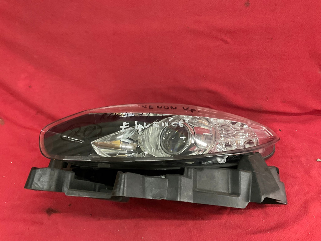Frontscheinwerfer Renault Fluence 260608653R Xenon Links Scheinwerfer Headlight SCH3641137404kn