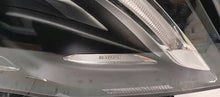 Laden Sie das Bild in den Galerie-Viewer, Frontscheinwerfer Mercedes-Benz Gla A1569061800 Xenon Rechts Headlight SCH3681930470wl