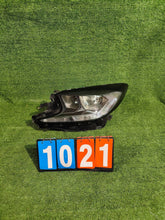 Laden Sie das Bild in den Galerie-Viewer, Frontscheinwerfer Toyota Aygo X Links Scheinwerfer Headlight SCH8065333522ln