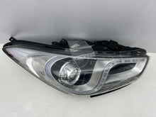 Load image into Gallery viewer, Frontscheinwerfer Hyundai I I40 92102-3Z025 Xenon Rechts Scheinwerfer Headlight