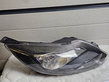 Laden Sie das Bild in den Galerie-Viewer, Frontscheinwerfer Ford Focus III BM51-13W029 Rechts Scheinwerfer Headlight SCH9334714736um