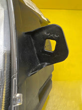 Laden Sie das Bild in den Galerie-Viewer, Frontscheinwerfer Mercedes-Benz Viano W639 Vito A6398202961 Xenon Rechts