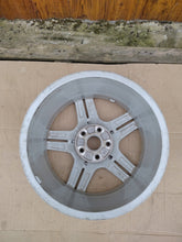 Laden Sie das Bild in den Galerie-Viewer, 1x Alufelge 17 Zoll 7.5&quot; 5x112 45ET Silber 9E0601025S Audi Rim Wheel