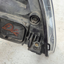 Laden Sie das Bild in den Galerie-Viewer, Frontscheinwerfer Mercedes-Benz W204 A2048200939 Ein Stück (Rechts oder Links) SCH6089025251sk