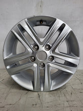 Laden Sie das Bild in den Galerie-Viewer, 1x Alufelge 16 Zoll 6.5&quot; 4x114.3 50ET Silber 52910-J7200 Kia Proceed Rim Wheel