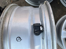 Load image into Gallery viewer, 4x Alufelge 17 Zoll 7.5" 5x120 37ET Glanz Silber 6796243 BMW E91 F30 E90 F31 FEL8502338237zf