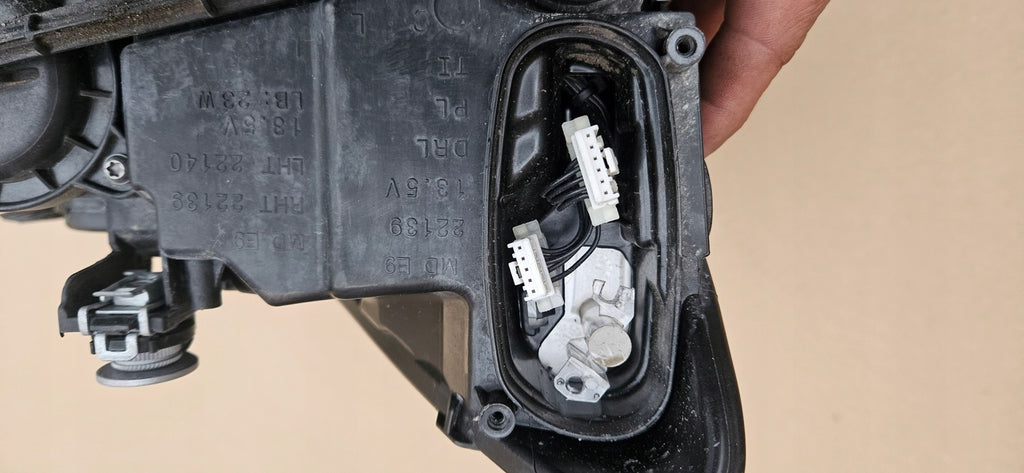 Frontscheinwerfer Seat Leon 5FB941007G 90188325 LED Rechts oder Links