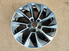 Laden Sie das Bild in den Galerie-Viewer, 1x Alufelge 17 Zoll 7.0" 5x112 45ET Glanz Graphit 57A601025AB Skoda Karoq FEL4648805751pr