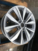 Laden Sie das Bild in den Galerie-Viewer, 1x Alufelge 17 Zoll 2GA601025B VW Golf Viii Rim Wheel FEL8717689239qu