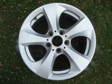 Laden Sie das Bild in den Galerie-Viewer, 1x Alufelge 17 Zoll 7.5&quot; 5x120 6850938 BMW F10 Rim Wheel