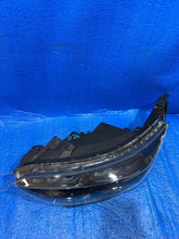 Load image into Gallery viewer, Frontscheinwerfer Kia Stonic 92101-H8 Links Scheinwerfer Headlight SCH8731537395xp