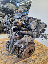 Laden Sie das Bild in den Galerie-Viewer, Motor Hyundai Kia D4HA 2.0 CRDI 135PS Diesel Engine Unkomplett