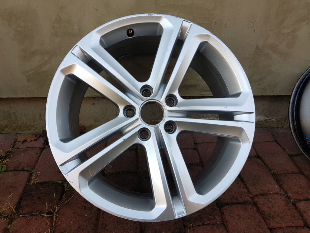 1x Alufelge 18 Zoll 7.5" 5x112 51ET Glanz Silber 5K0601025P VW Golf V Touran I FEL1094374057rf