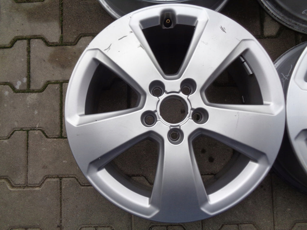 4x Alufelge 17 Zoll 6.0" 5x112 48ET Glanz Silber 8V0601025C Audi A3 Golf