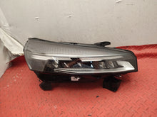 Laden Sie das Bild in den Galerie-Viewer, Frontscheinwerfer Renault Clio V 260103507R Full LED Rechts Headlight