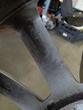 Laden Sie das Bild in den Galerie-Viewer, 1x Alufelge 17 Zoll 7.0" 5x112 49ET Glanz Silber 5G0601025BF VW Rim Wheel FEL1638693552ke