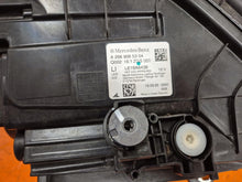 Laden Sie das Bild in den Galerie-Viewer, Frontscheinwerfer Mercedes-Benz W206 A2069065304 Links Scheinwerfer Headlight SCH8219434720ls