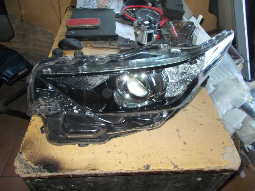 Frontscheinwerfer Toyota Auris 90070909 81110-022K30 Rechts oder Links SCH2705409086tn