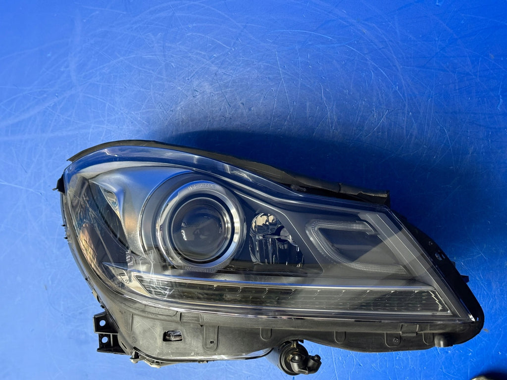 Frontscheinwerfer Mercedes-Benz W204 A2048204439 Xenon Rechts Headlight